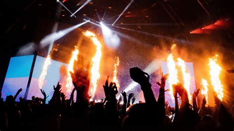 Download Wallpaper 3840x2160 Concert Stage Fire Spotlights Dark 4k