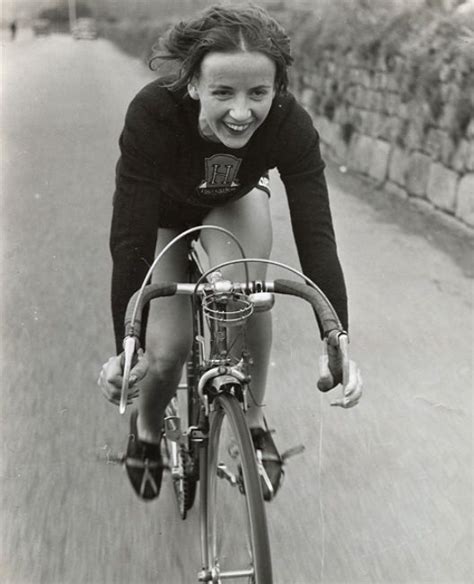 101 Things To Do In London Bike Bicycle Cycling Girls