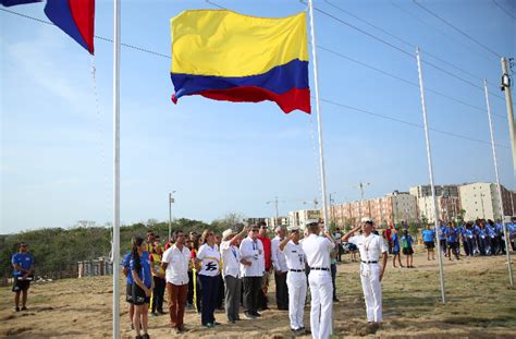 Delegación Colombiana Izó El Pabellón Nacional En La Villa
