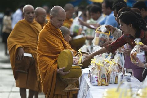 Buddhist Monks Have Reversed Roles In Thailand Now They Are The Ones Donating Goods To Others