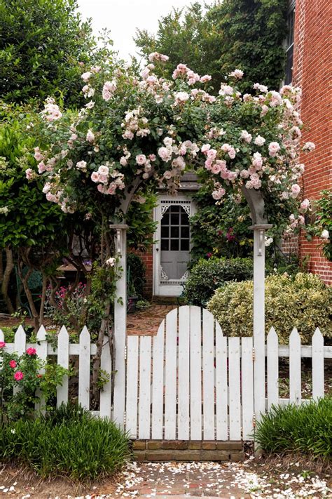 Beautiful Flower Garden Gate Ideas To Add Curb Appeal To Your Home