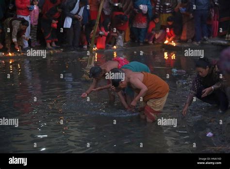 Bhaktapur Nepal 10th Feb 2017 Hindu Devotees Take Holy Bath In Hanumante River During The
