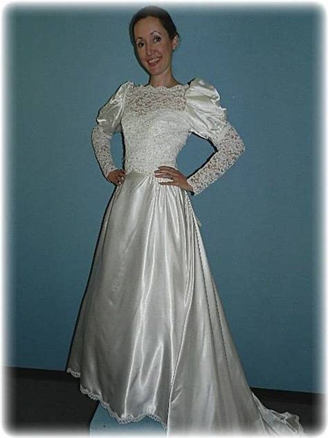 Vintage 80s Satin And Lace Sleeved Wedding Gown Etsy Sleeved