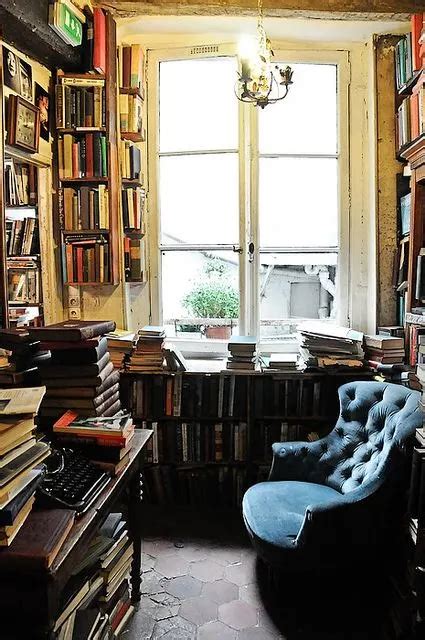 15 Beautifully Messy Bookshelves Creative Bookshelves Bookshelf
