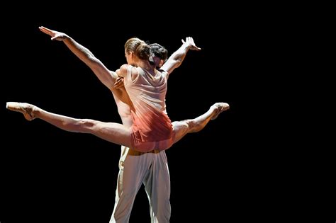 Ballet dance works (ballets) are choreographed and performed by trained artists, include mime and acting, and are set to music (usually orchestral but occasionally vocal). Slavni Marijinski balet impresionirao festivalsku publiku ...