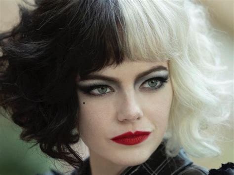 Emma Stones Cruella De Vil Look In Black And White Hair And Bold