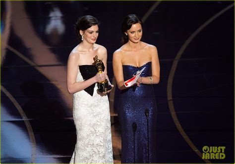 Photo Anne Hathaway Emily Blunt Devil Wears Prada Oscars Moment Photo Just Jared