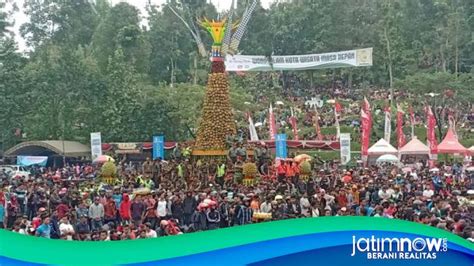 Ribuan Orang Berebut 2019 Buah Durian Gratis Di Wonosalam Jombang