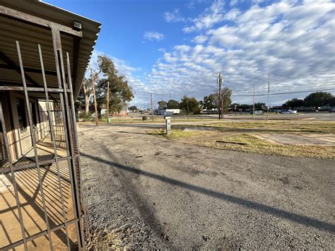 917 W Debard St, Palestine, TX 75801 - Building and Lot | LoopNet