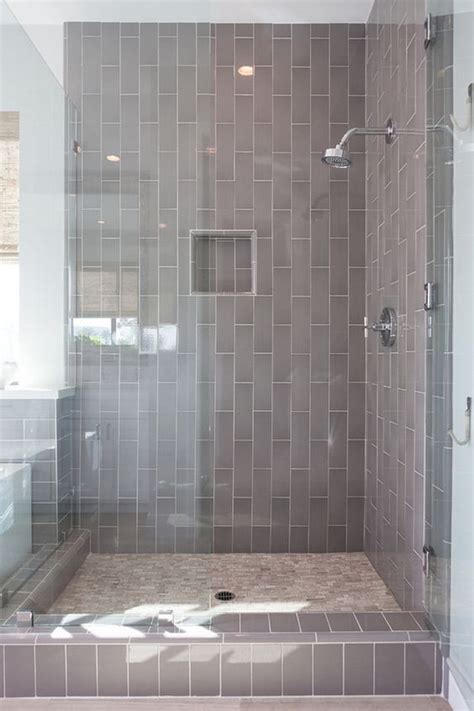 A small nib wall or a this kind of tile design is straightforward yet innovative, and here your entire bathroom tiles would be white in color, and there would be a huge fish drawn in. 33 Chic Subway Tiles Ideas For Bathrooms | Diseño de baños ...