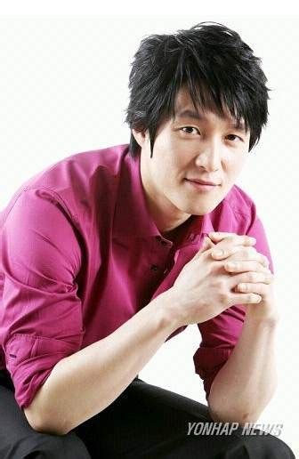 He starred in korean dramas such as the road home (2009), three sisters (2010), welcome rain to my life (2012), you are the boss! Shim Hyung-tak Resimleri - Sinemalar.com
