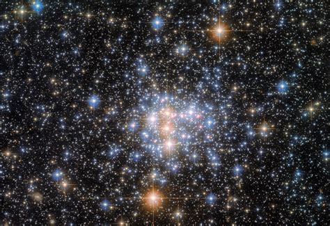 Hubble Space Telescope Reveals A Stunning Star Cluster Photo Space