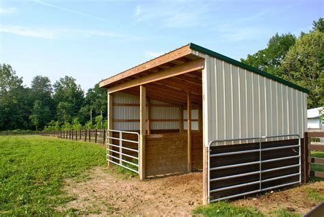 Screet White Horse Barn Horse Shelter Horse Barn Plans Run In Shed