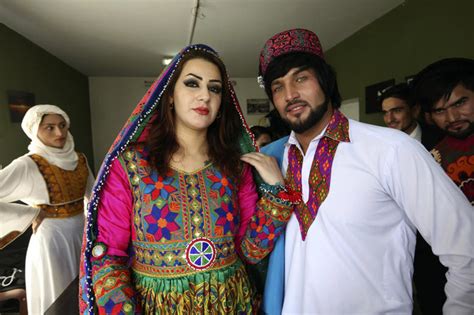 Kabul Catwalk Afghan Models Show Off Traditional Clothing Arab News Pk