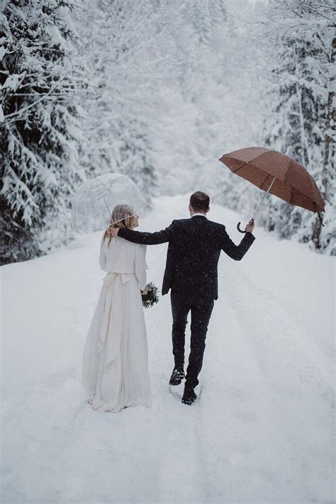 20 Snowy Wedding Photo Ideas To Steal For Your Winter Wedding Snowy