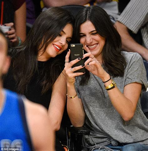 Kendall Jenner Turns Heads As She Watches La Lakers And Dallas