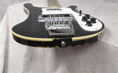 Rickenbacker 4001 Vs 4003 Which Bass Guitar Is Better Guitar Space