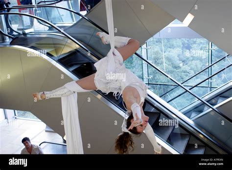Contortionist Performs Stock Photos & Contortionist Performs Stock Images - Alamy