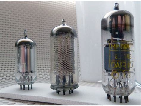 Miniwatt Vintage Vacuum Tubes Vintage Valve Vintage Electronics