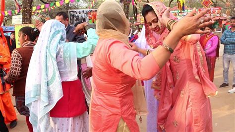 Haryanvi Women Dance At Surajkund Mela Youtube