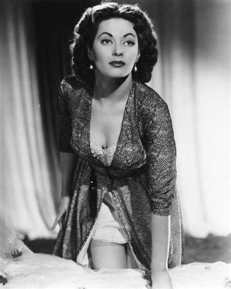 Nude Pictures Of Yvonne De Carlo Are Really Epic The Viraler