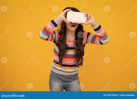 Teen Girl Hold Vr Glasses Using Future Technology For Education Vr