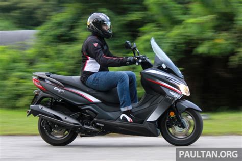 My short test ride with the new modenas elegan 250 scooter around putrajaya to seri kembangan. REVIEW: 2017 Modenas Elegan 250 - scooting around