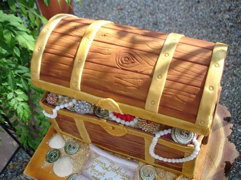 Schatztruhe kuchen ist ideal für eine piratenparty. Treasure Chest Cake | Piratenkuchen, Schatztruhe kuchen ...