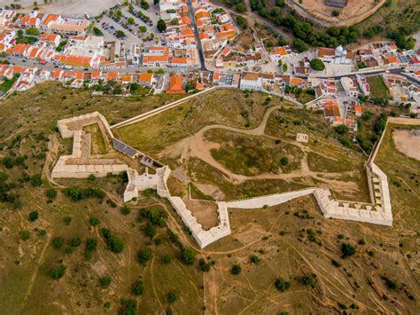It's surrounded by wetland, salt ponds, and sandwiched . Castro Marim | Castle, Algarve, City photo
