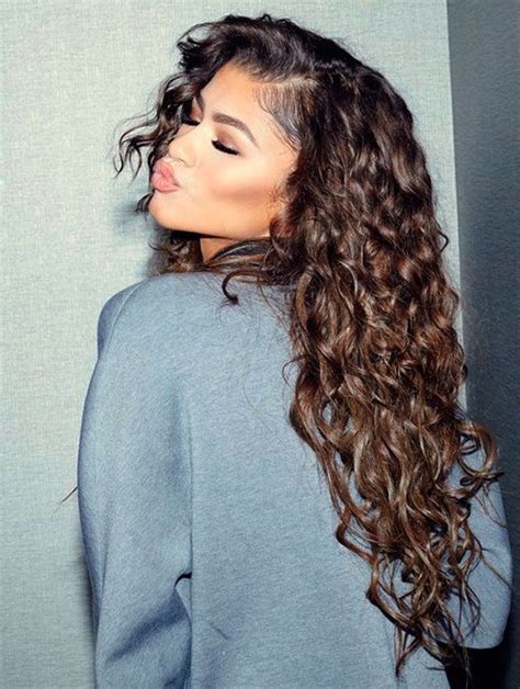 8 different times what to zendaya arrasou with curly in 2020 curly hair styles hair styles