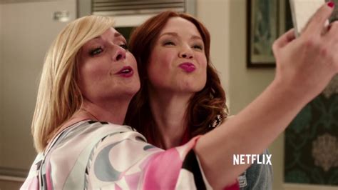 Tina Fey S Netflix Original Unbreakable Kimmy Schmidt Drops Its First Trailer