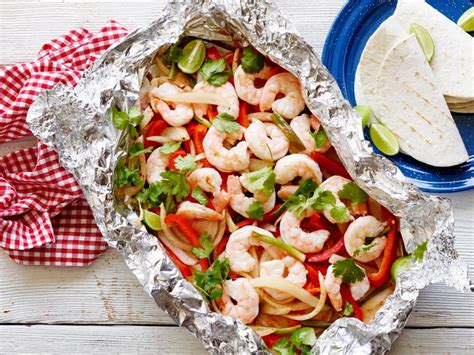 Mix in the egg and combine thoroughly, but don't squeeze the meat. Healthy Grilled Shrimp Fajita Foil Pack Recipe | Food ...