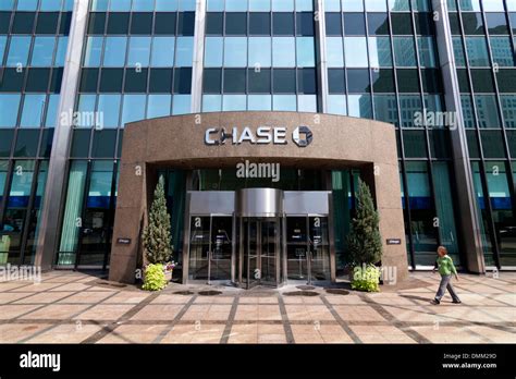 Chase Bank Building Hi Res Stock Photography And Images Alamy