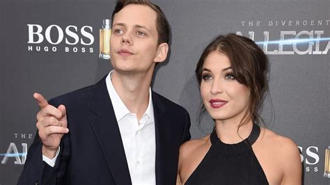 Check spelling or type a new query. Gruseliger Herzensbrecher in "Es": Wer ist Bill Skarsgård ...