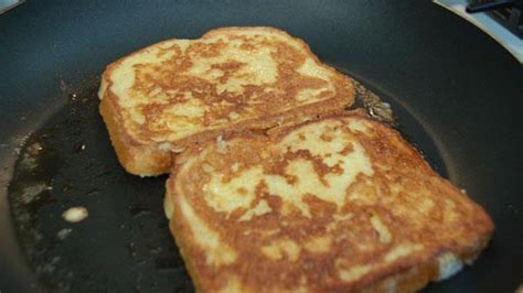 Kalau menyantap roti panggang tanpa campuran apapun, jumlah kalorinya tidak banyak. 5 Topping Roti Panggang Ini Bikin Gendut, Begini Kata ...