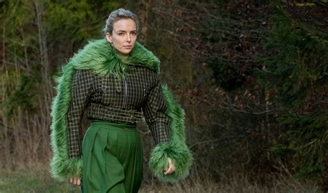 What Killing Eves S4 Costume Design Says About The Future Of Villanelle