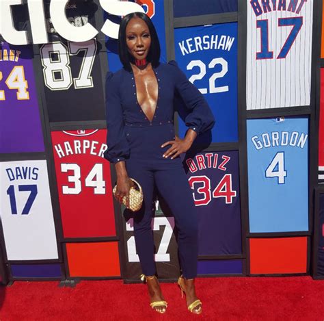 The Fastest Woman Alive Carmelita Jeter Slayed The Red Carpet At This