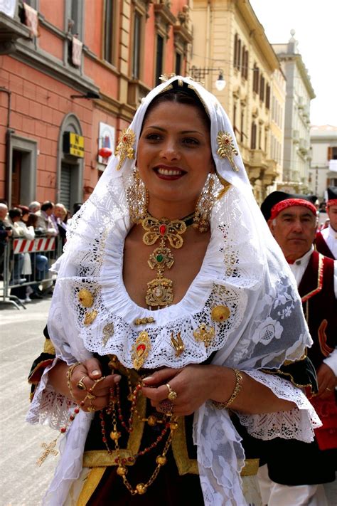 Costumes E Tradições Italianas
