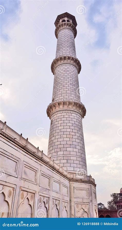 A Minaret Of Taj Mahal Agra Editorial Stock Photo Image Of Islamic