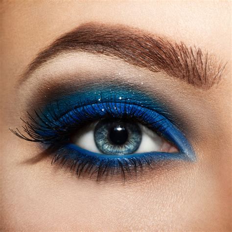 Stunning Eye Makeup Looks That Will Make You Stand Out In