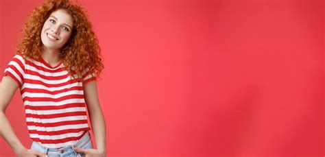 premium photo cheerful european redhead fashionable happy redhead curlyhaired girl tilt head