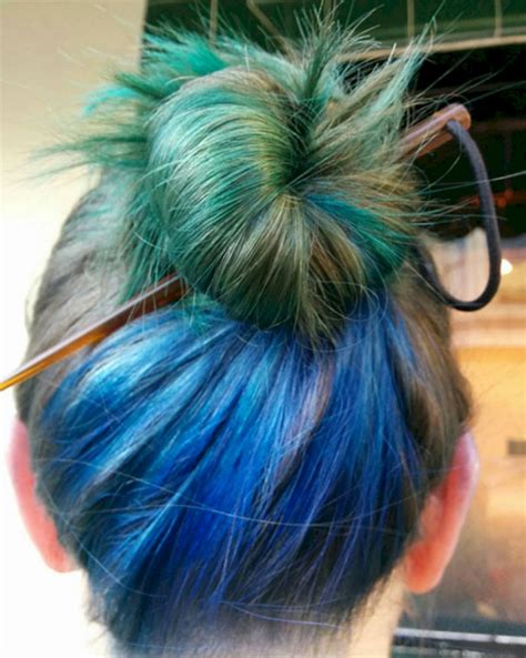 Peafowl is a common name for three bird species in the genera pavo and afropavo of the family phasianidae, the pheasants and their allies. Women Are Dyeing Their Hair With Bright Colors To Look Like A Peacock And It Is Lovely!