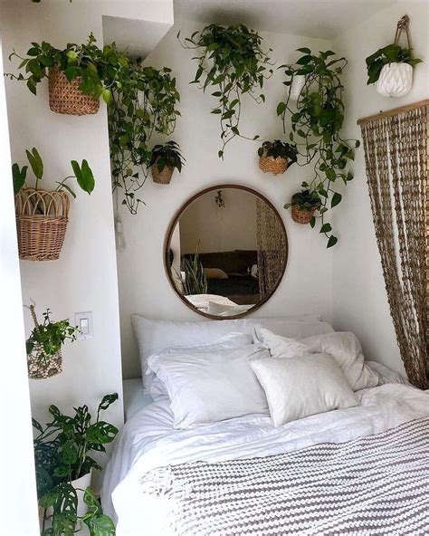 33 Lovely Bedroom Decor With Plant Ideas Pimphomee