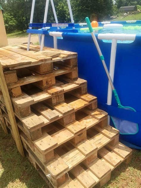 Stacked Pallet Steps For Swimming Pool 50 Diy Pallet Ideas That Can