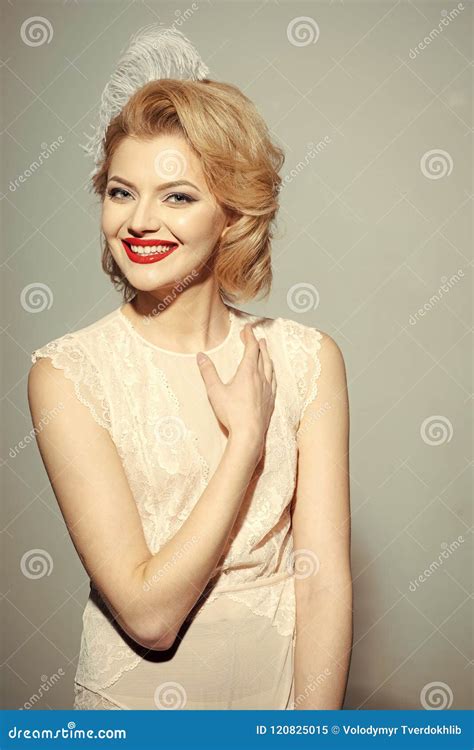 Retro Makeup Sensual Blond Girl With Elegant Makeup Pinup Stock Image Image Of Erotic