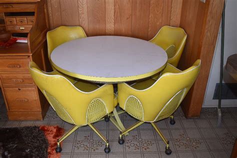 Would be fabulous in a teen room, man cave. Lot 700, Vintage Retro Yello Kitchen Table, White Formica ...
