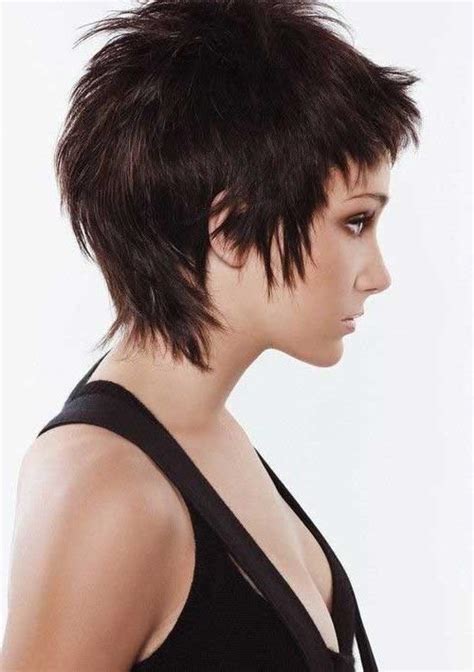 20 Best Short Feathered Pixie Haircuts