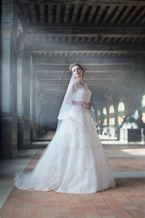 She's the edgy french bridal designer. Cymbeline 2017 - French Wedding Style