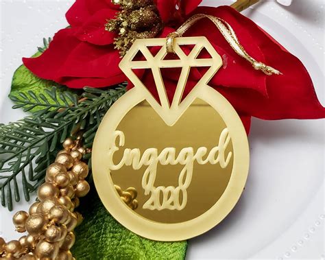 Help the couple celebrate their upcoming nuptials with a thoughtful holiday present. 16+ Couple Gifts For Him Christmas in 2020 | Christmas ...