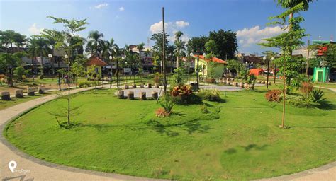 Bangunan ini bersebelahan dengan museum kukar dipisahkan dengan jalanan kecil. 8 Taman Kota di Kawasan Pasar Minggu